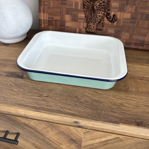 Mint green enamel - green, roaster